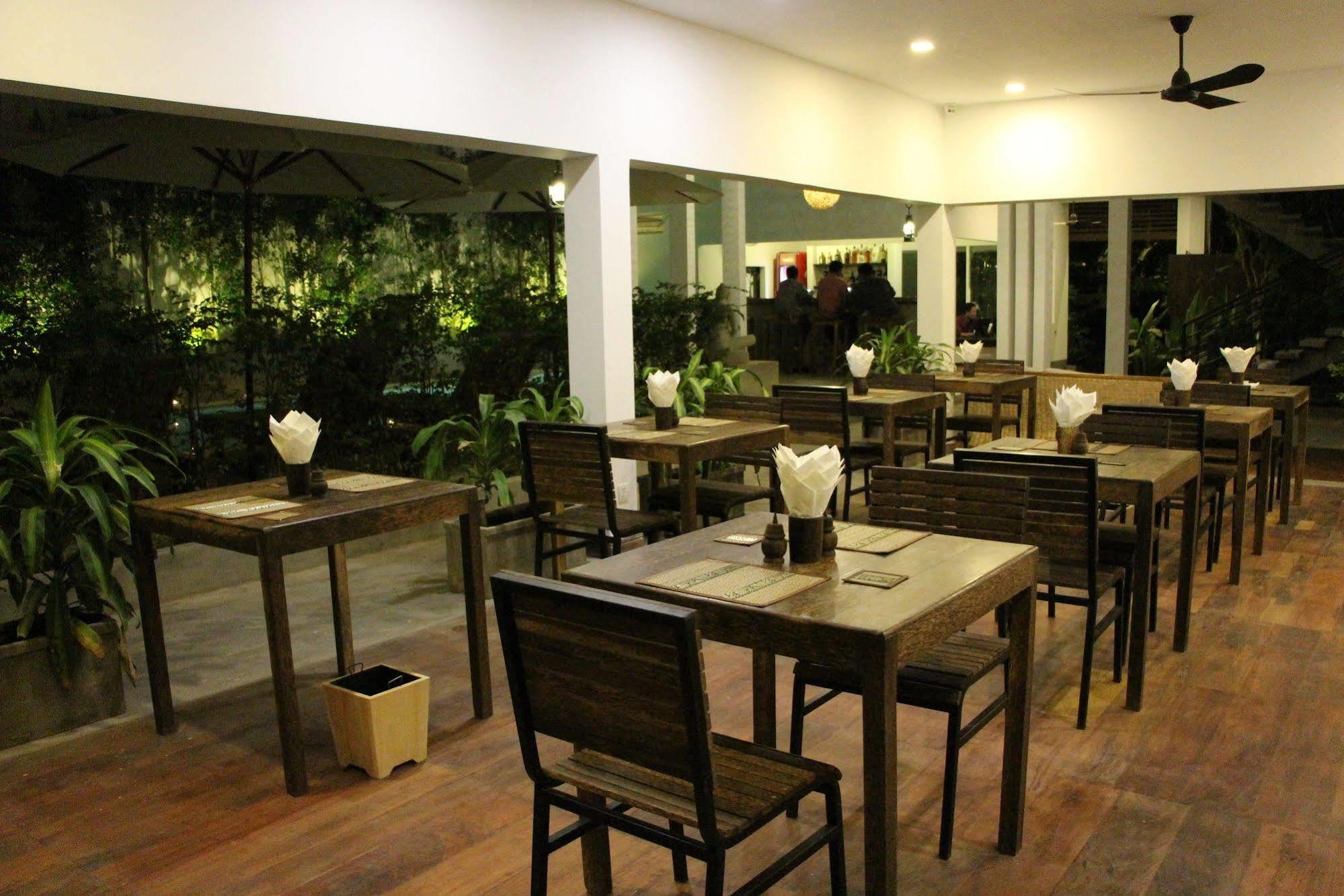 Palm Tree Boutique Hotel Phnom Penh Esterno foto