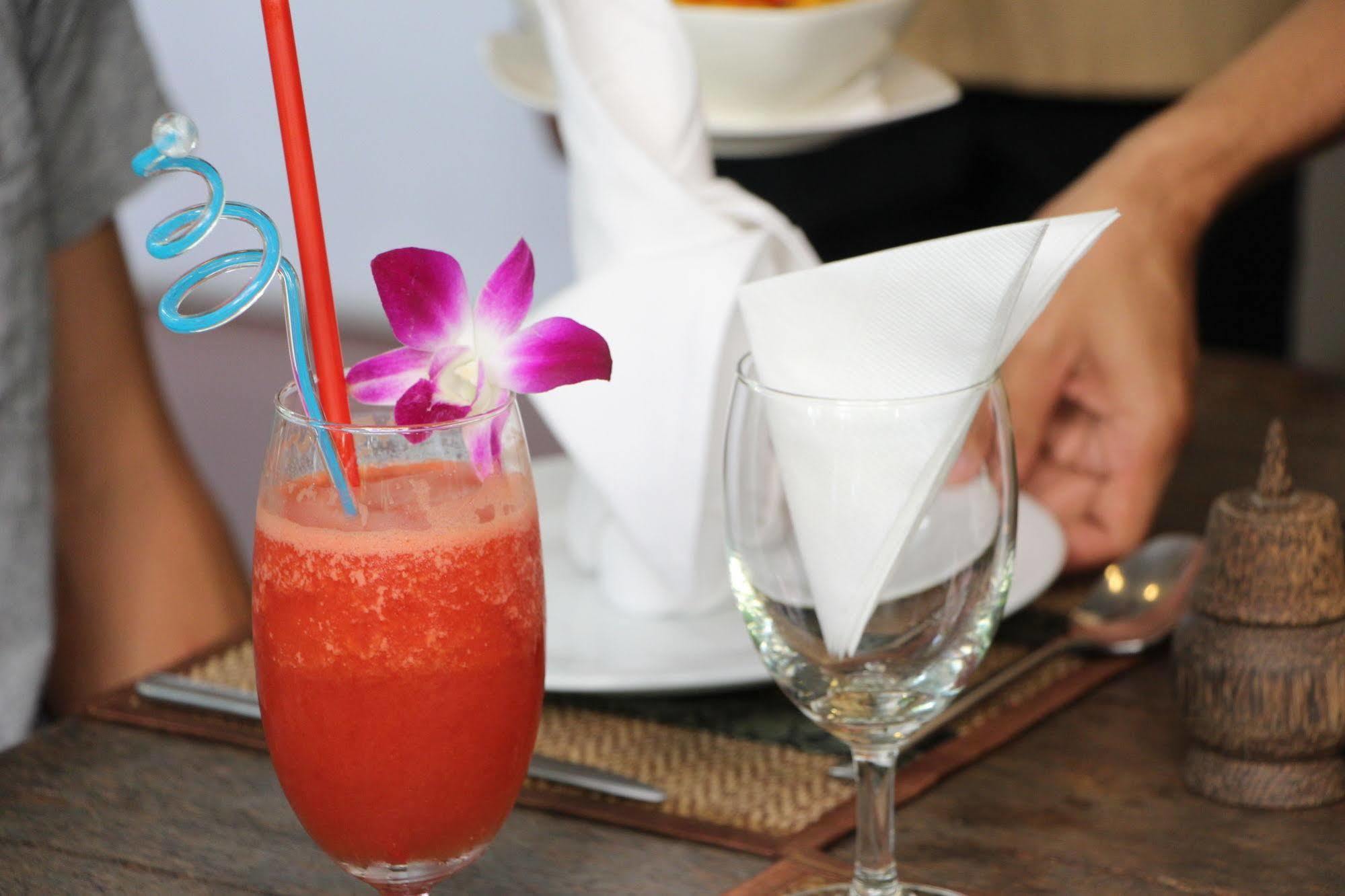 Palm Tree Boutique Hotel Phnom Penh Esterno foto