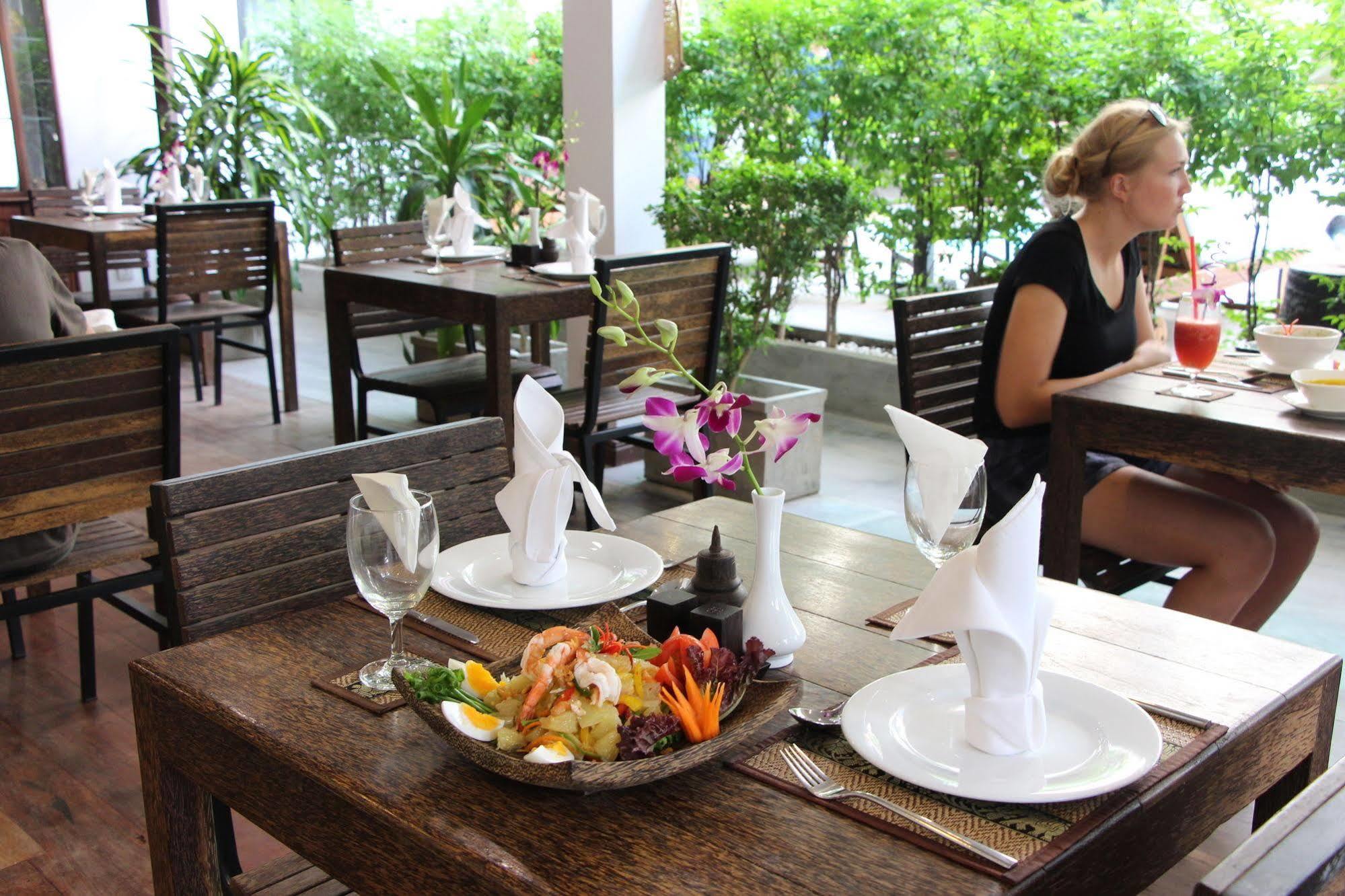 Palm Tree Boutique Hotel Phnom Penh Esterno foto