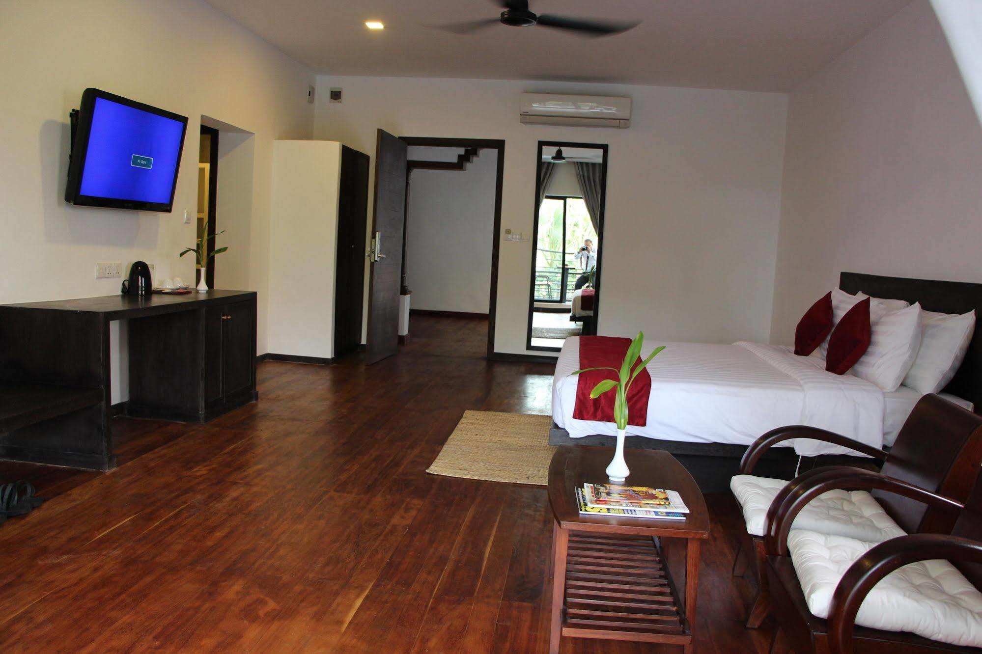 Palm Tree Boutique Hotel Phnom Penh Esterno foto