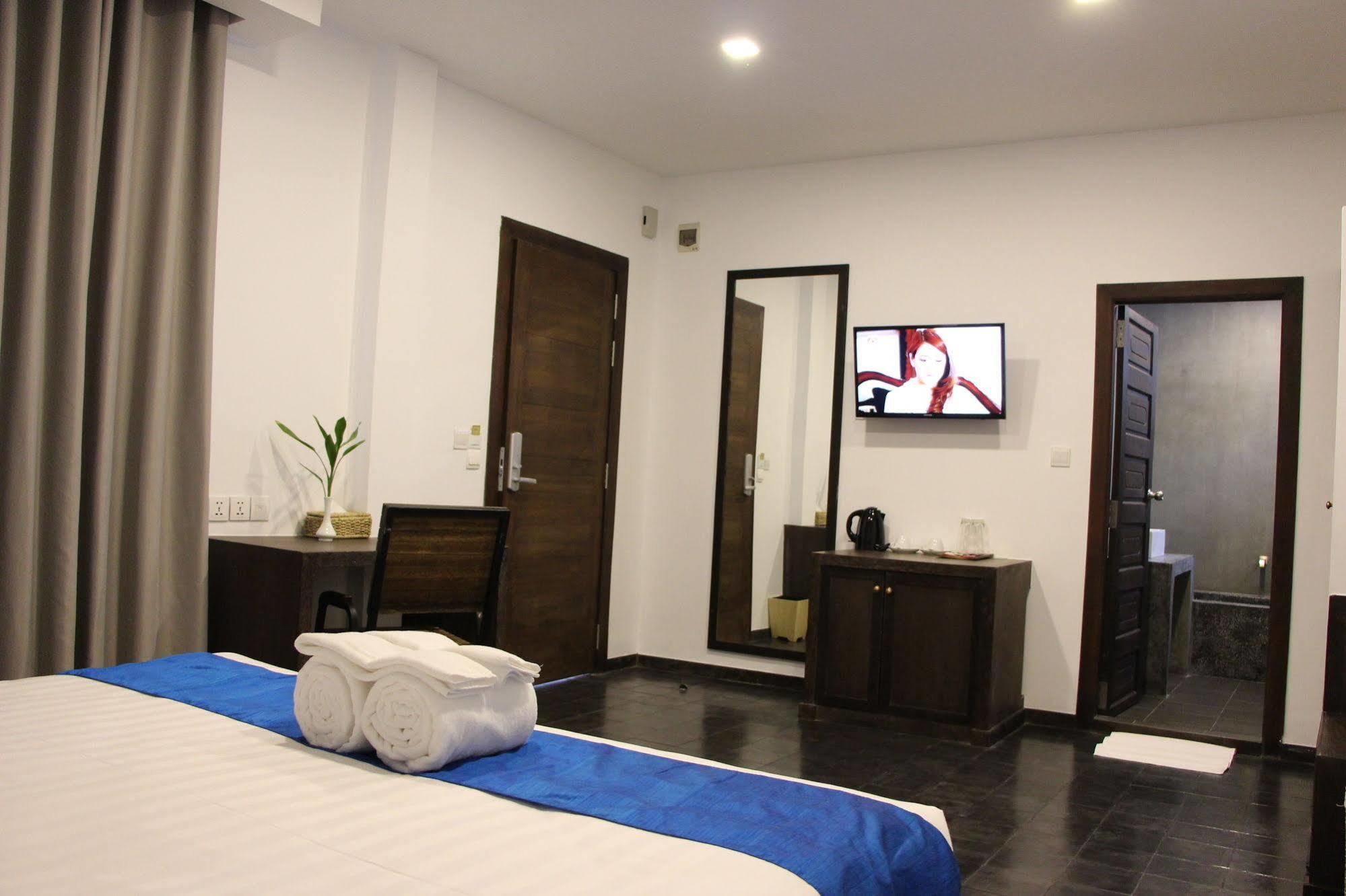 Palm Tree Boutique Hotel Phnom Penh Esterno foto
